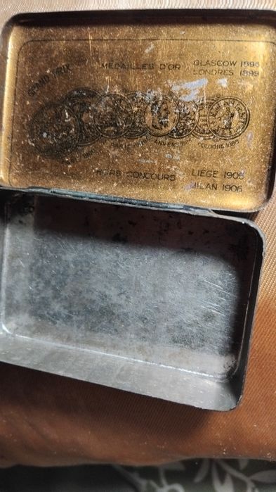 Cutie veche metalica 1890 cigarettes