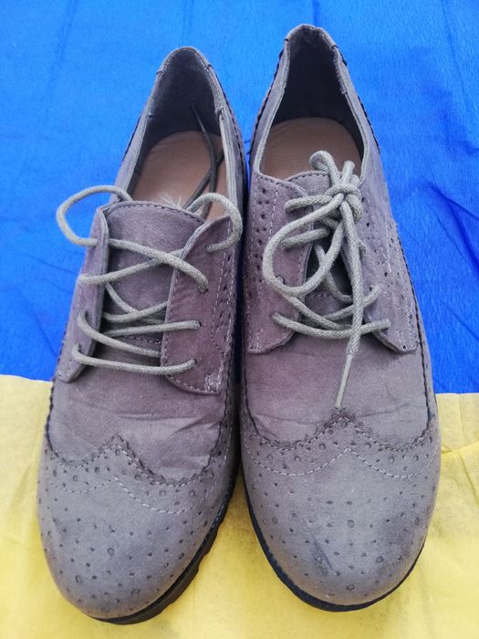 Pantofi aproape noi marimea 38
