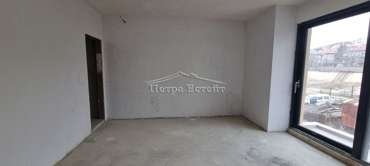 Продава се Тристаен апартамент в Варна, Виница - 130 кв.м за 1424 €/кв.м - Снимка #2