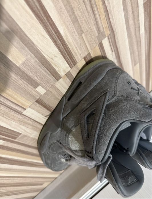 Air jordan 4 kaws