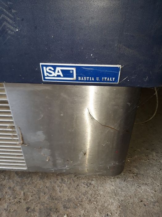 Vitrină pt.mezeluri s-au lactate made in Italia preț.1100 lei.