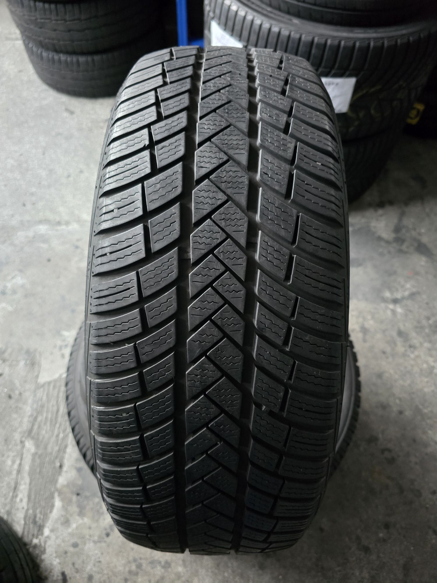 Vredstein 215/55 R17 98V MS iarnă