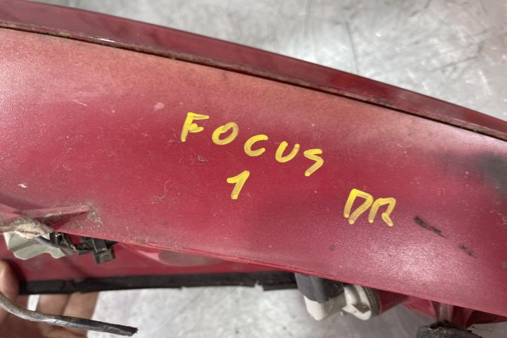 Lampa / Tripla stop dreapta pe aripa XS4113404AD / XS41-13404-AD Ford