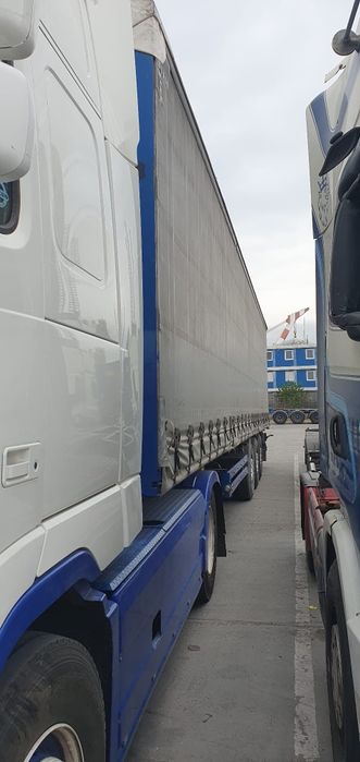 Vând Semiremorca Prelată