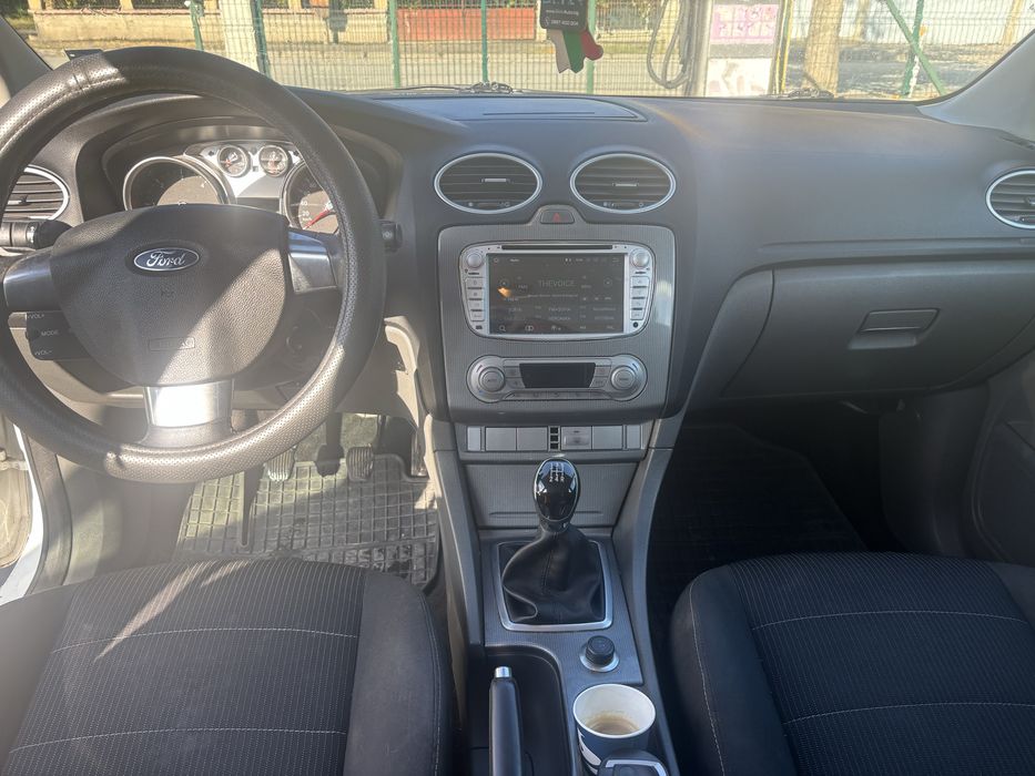 Форд фокус запазен семеен автомобил