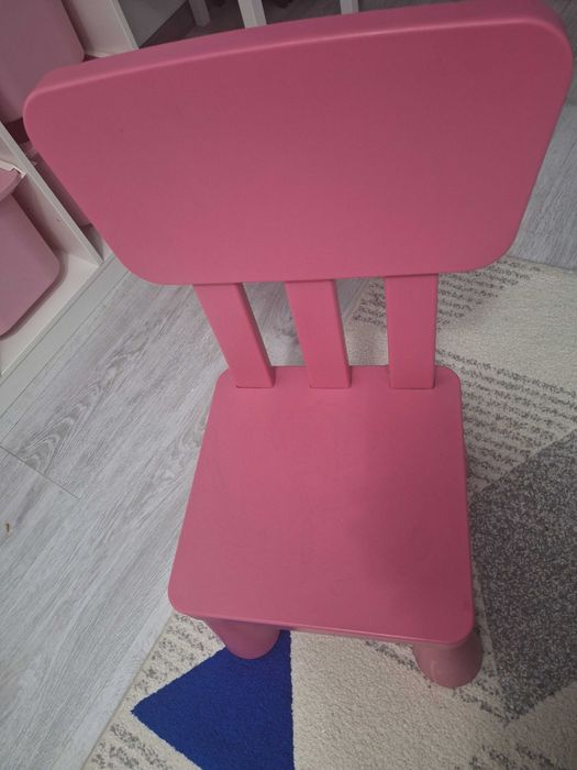 Scaunele roz Ikea