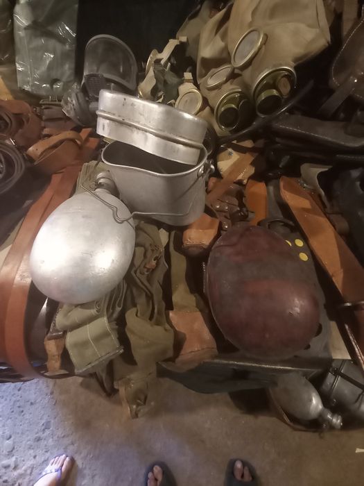 Военна видове маска каска и военна много други оригинал