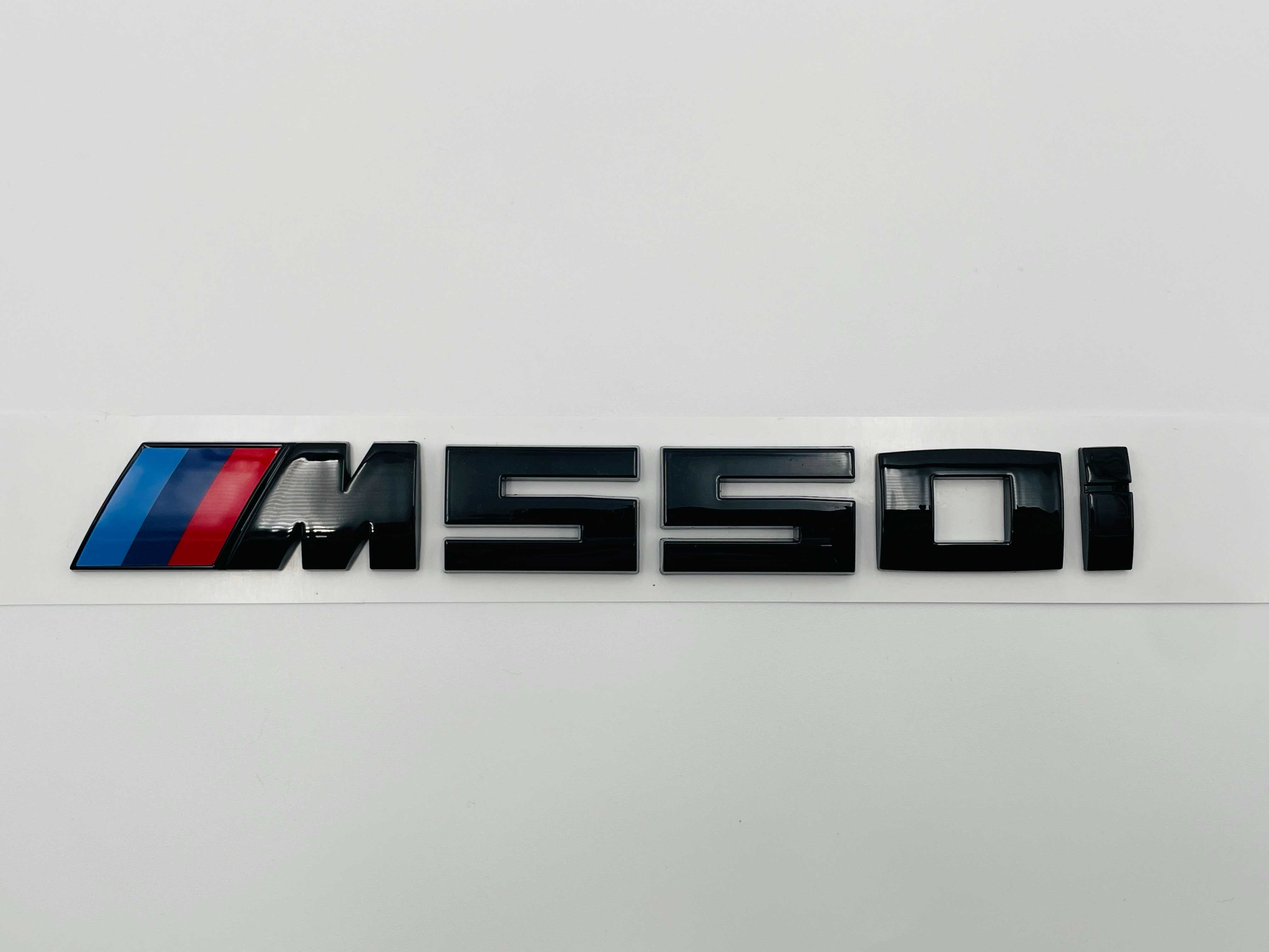 Emblema compatibila BMW M550i negru