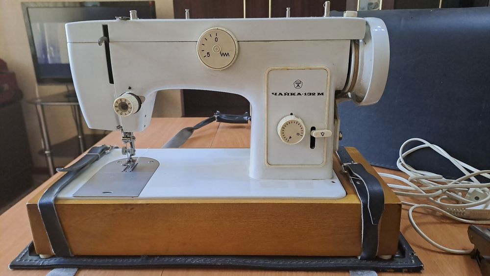 Швейная машинка Чайка