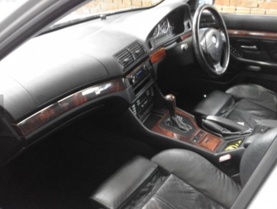 BMW / БМВ E39 525i-192k.c/ 2002 / Теглич / На Части