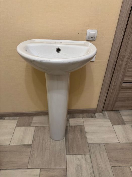 Раковина на пьедестале