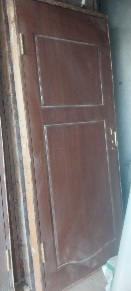 Mdf eshik yaxshi holatda 2 tabaqali ham bor