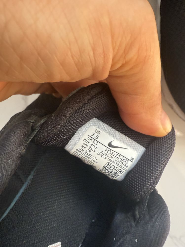 Маратонки nike 40 номер