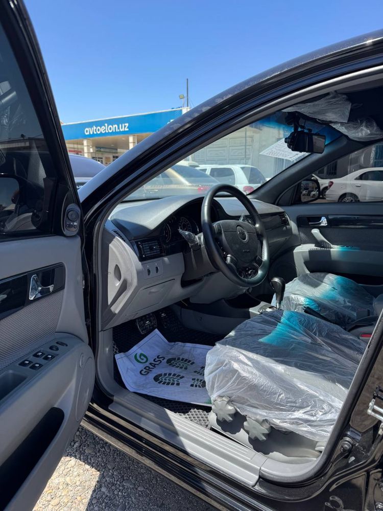 Chevrolet Gentra черный
