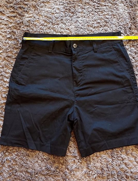 Vând pantaloni scurți H&M 31