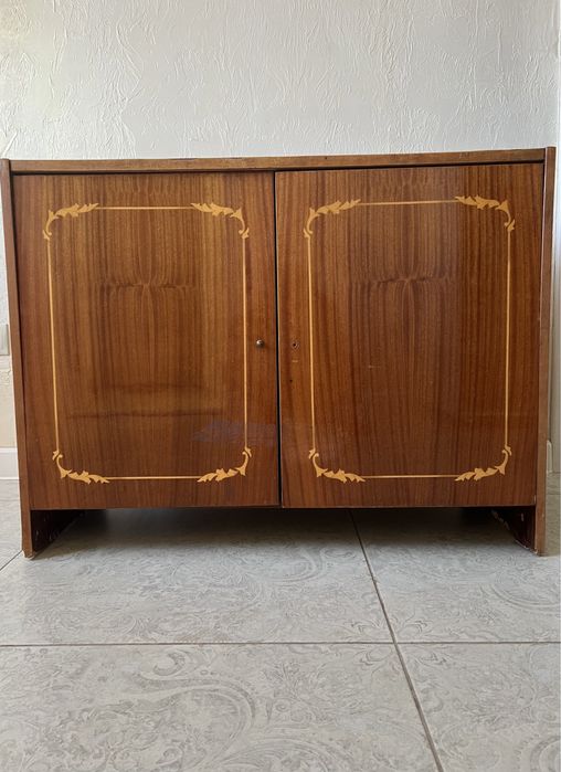 Продам тумбу под телевизор или для хранения вещей