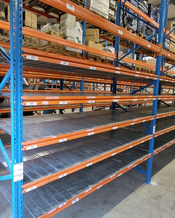 Rafturi metalice cu polite metalice