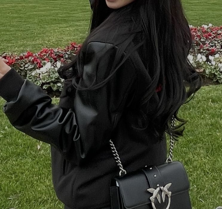 Черно яке бомбър.