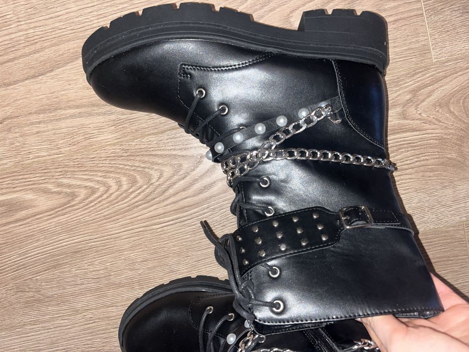 Bocanci cu lant si inchizatoare pe lateral