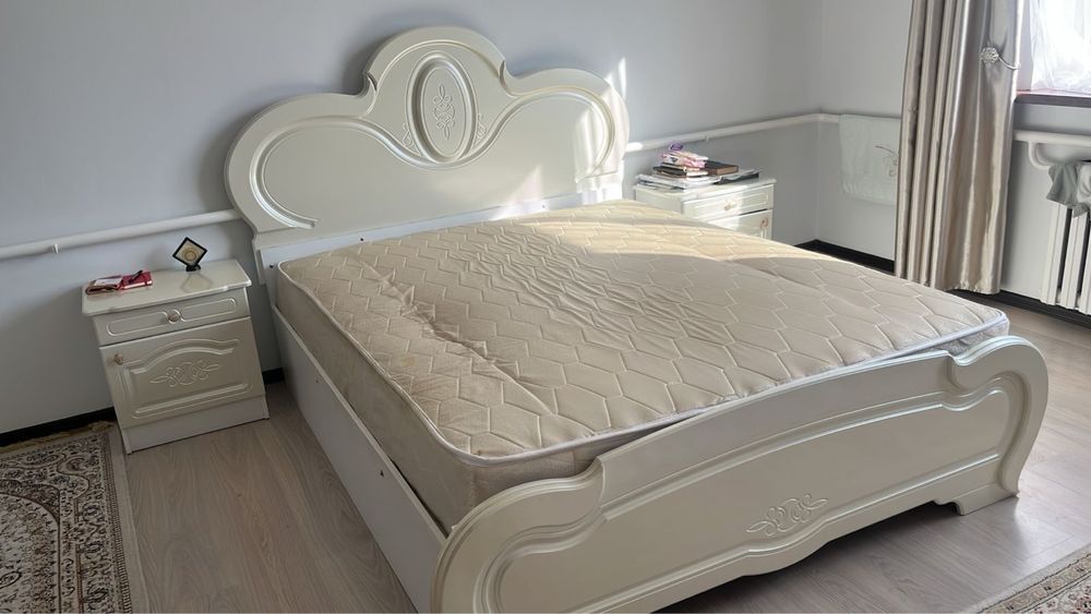 Диван, кровать, стол, стулья