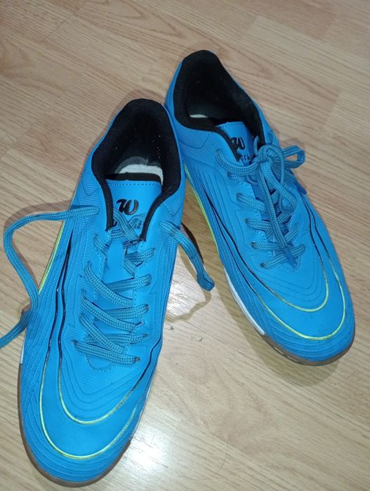 Ghete fotbal mărimea 39