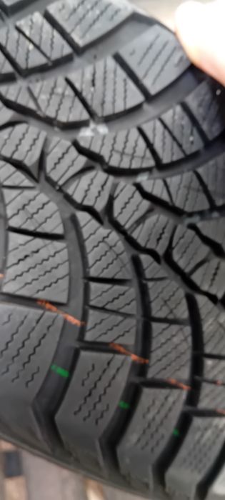 KUMHO 235 50 18 зимни