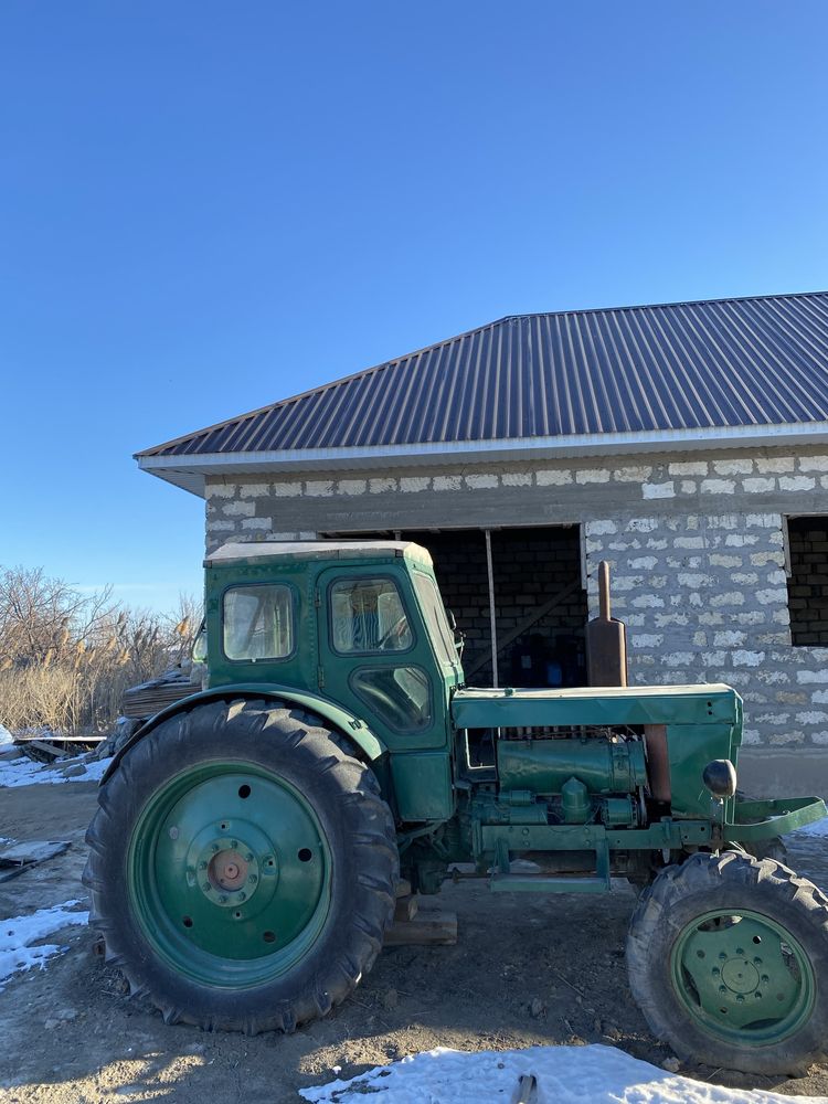 Трактор Т-40 Тасқалада тұр