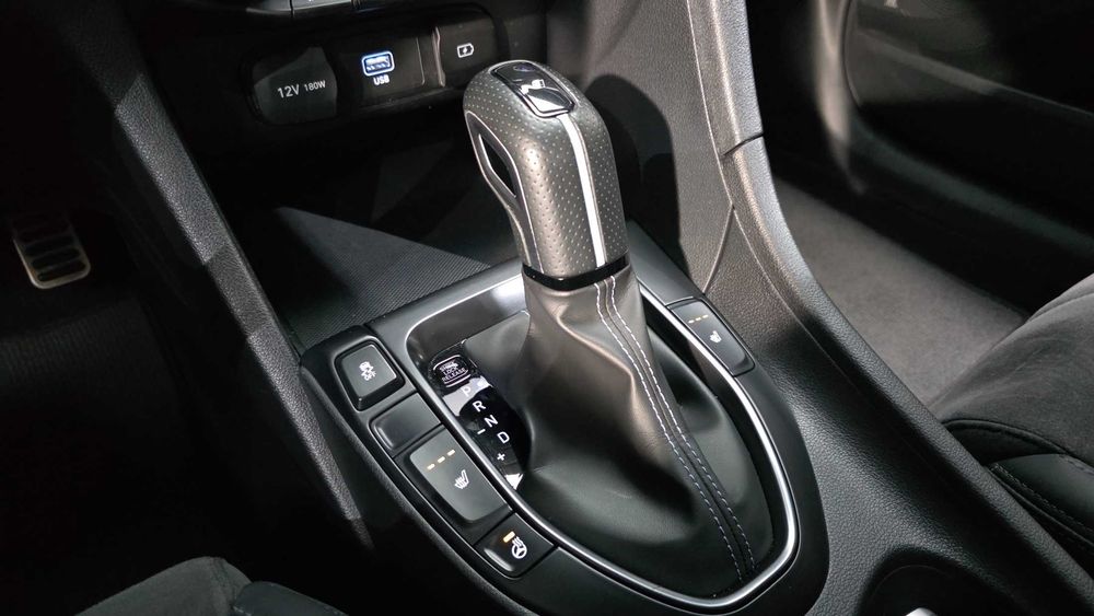 Hyundai Veloster 2.0 N   29