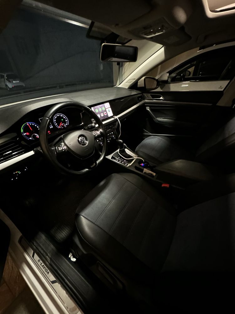 Volkswagen E lavida 2019 Full srochna sotiladi