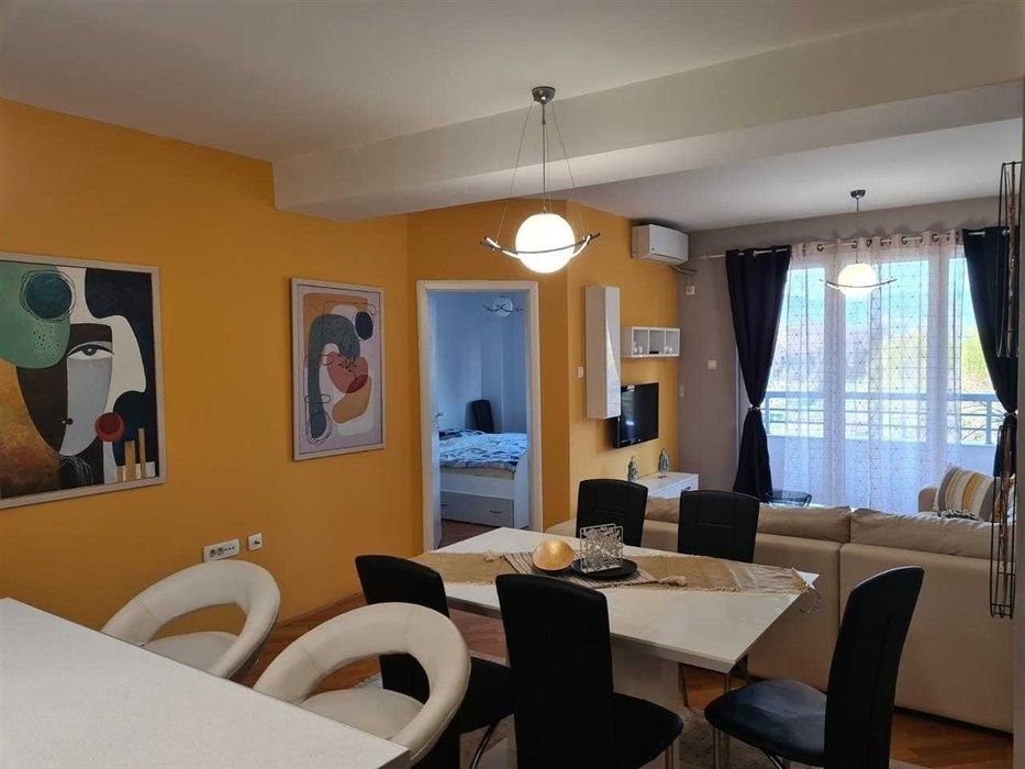 Дава се под наем Двустаен апартамент в Бургас, Братя Миладинови - 58 кв.м за 219.3 € - Снимка #2