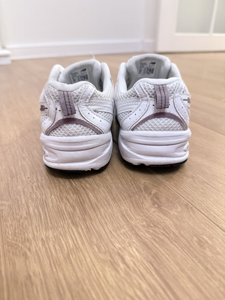 Маратонки new balance