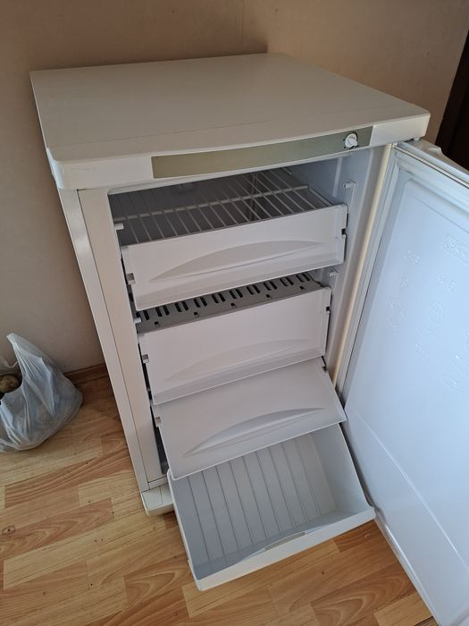 Продам морозильную камеру