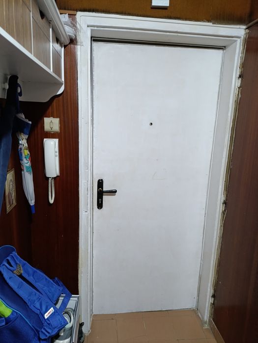 Метална входна врата