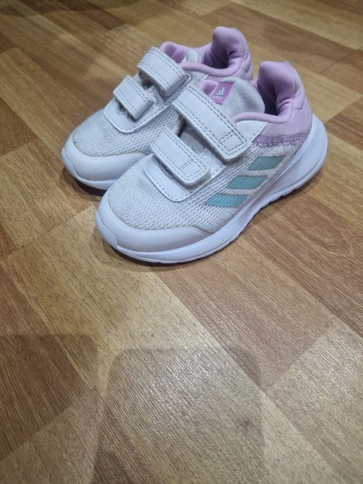 Adidasi Adidas masura 24 la doar 35 lei