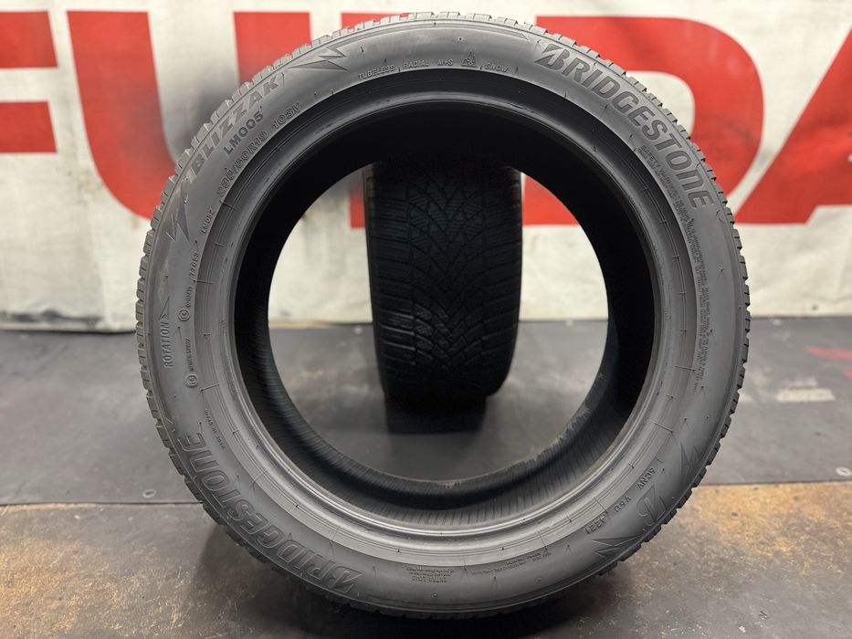 235 50 19, Зимни гуми, Bridgestone BlizzakLM005, 2 броя