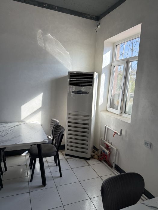 Стоячий кондиционер сотилади