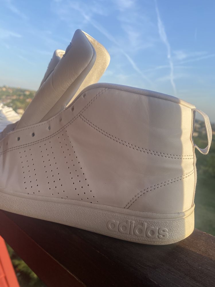 Vând adidas high tops