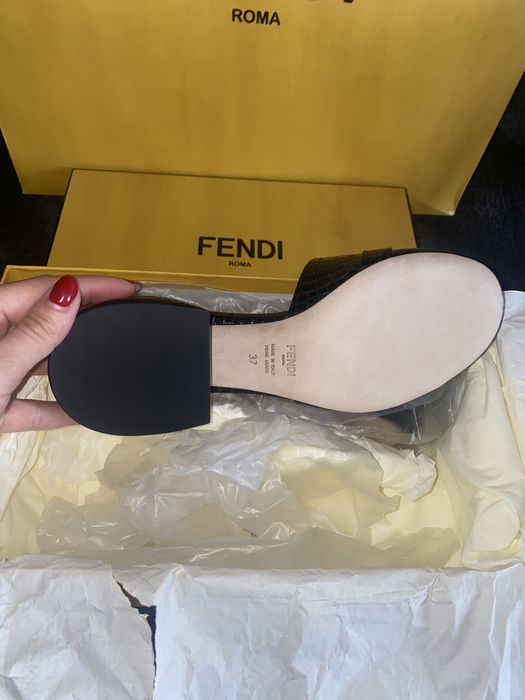 Продавам оригинални чехли на марката Fendi