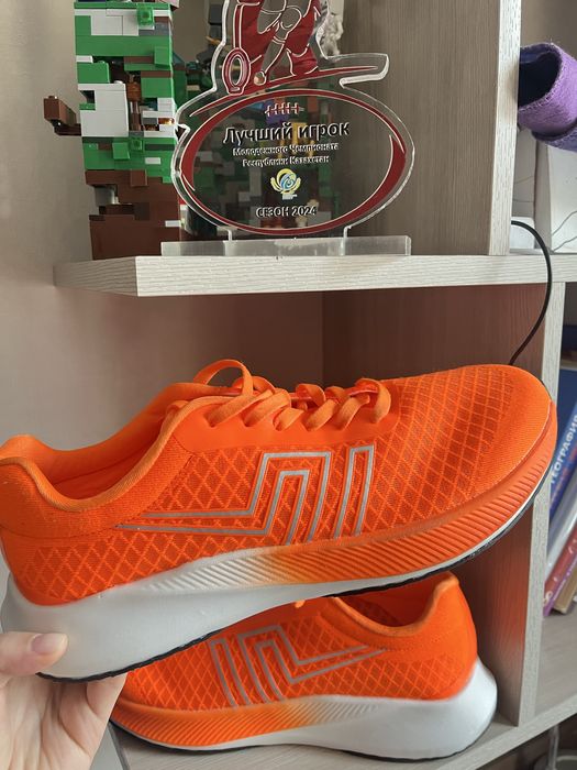 Кроссовки новые 44 размер