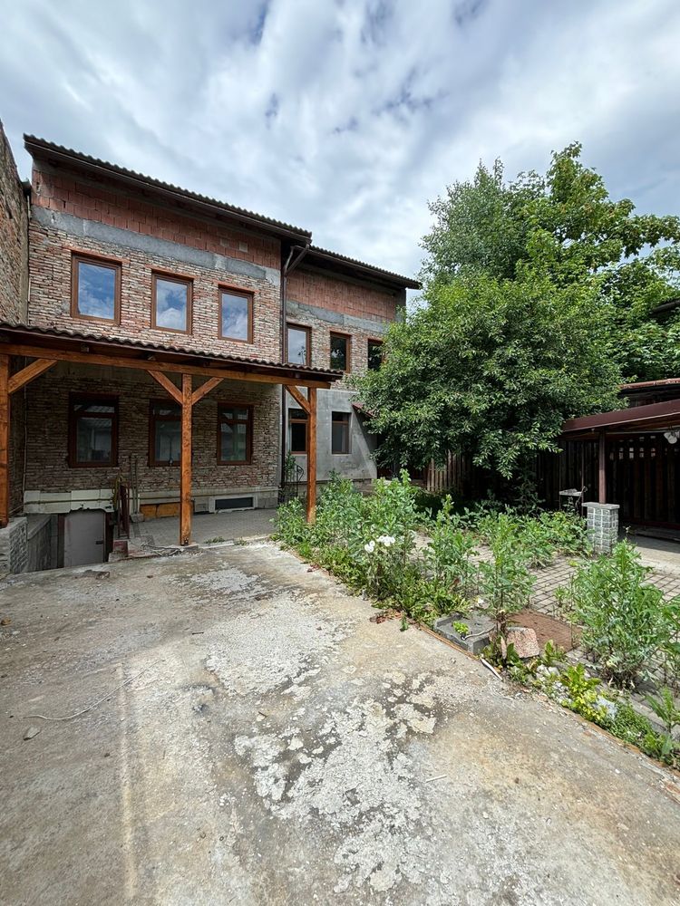 De vanzare sau inchiriere casa 500 mp, zona centrala