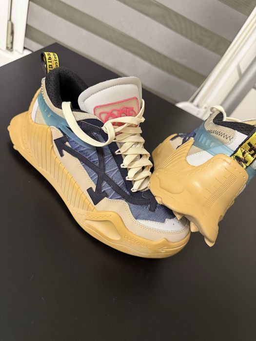 Маратонки марка OFF-WHITE