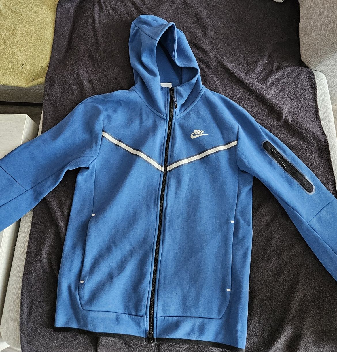 Nike tech fleece blue and white