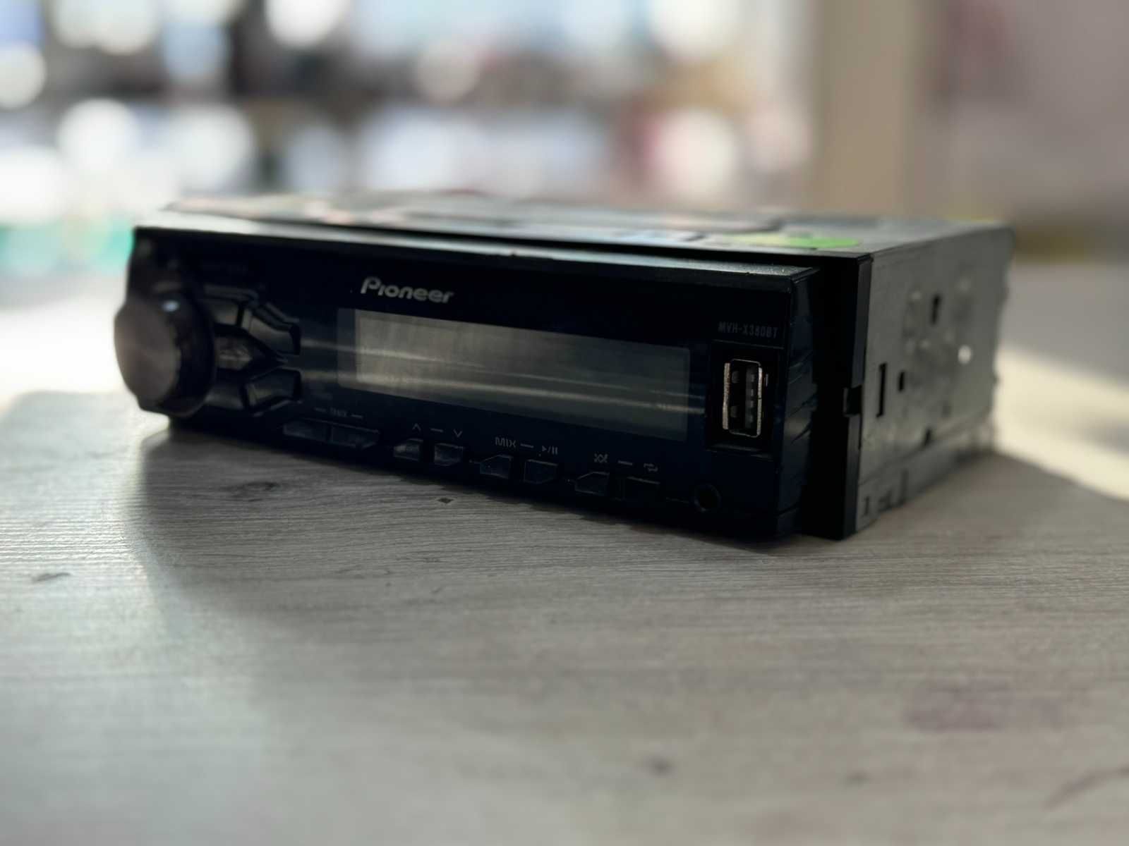 Авто CD Pioneer MVH-S100UB