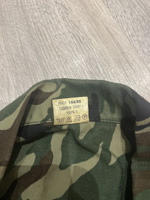 Продавам камуфлажни дрехи