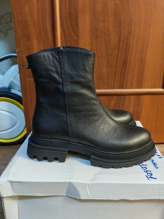 Продам новые зимние сапоги