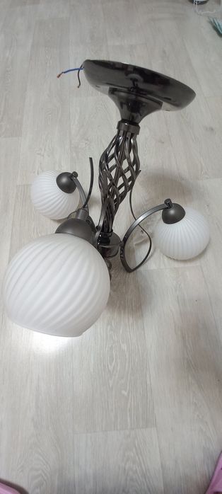 Продам люстра  в идеальном состоянии