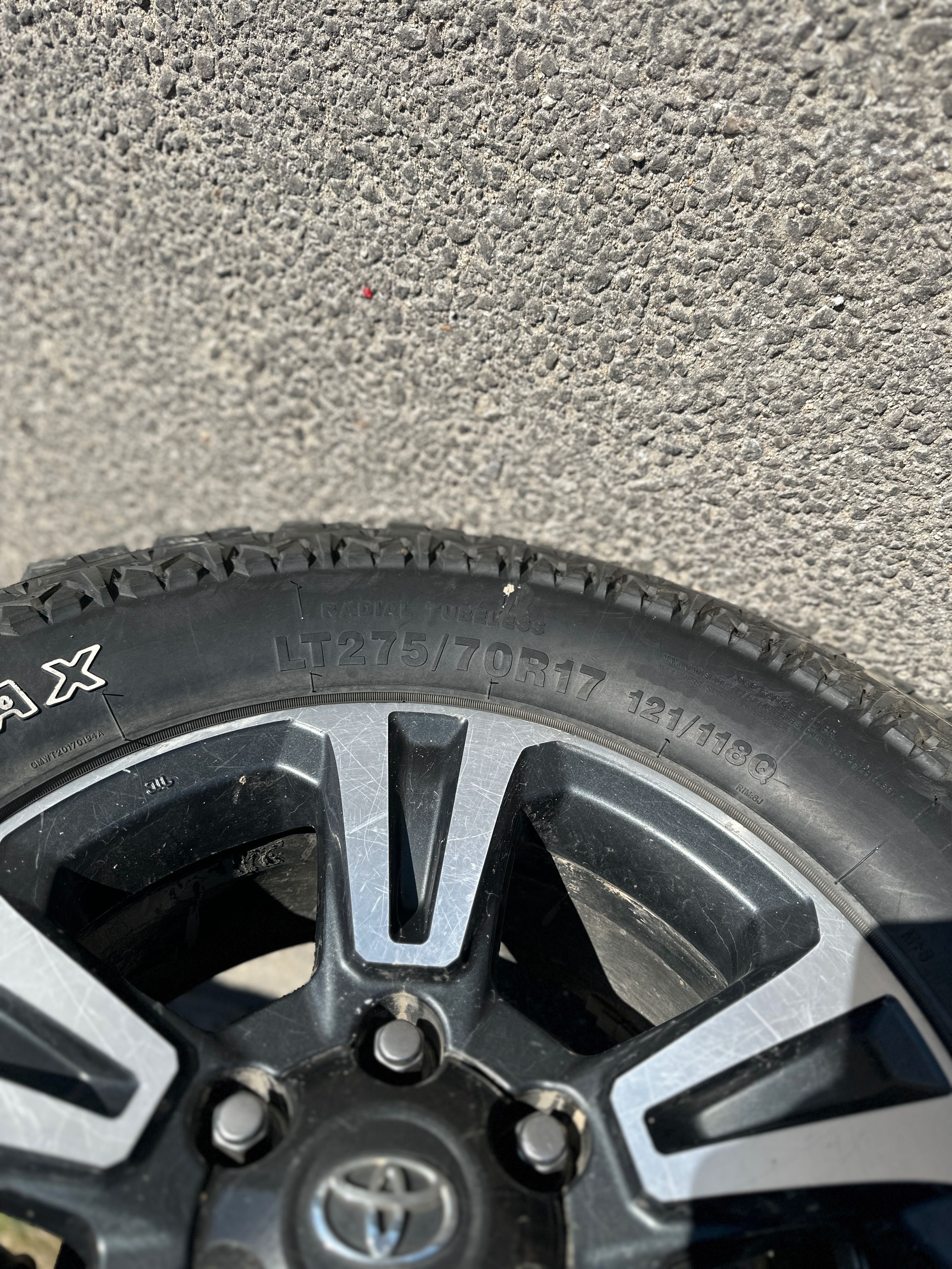 Grip Max 275/70/R17