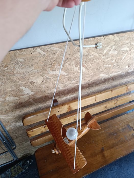 Lampa suspendata avion din lemn