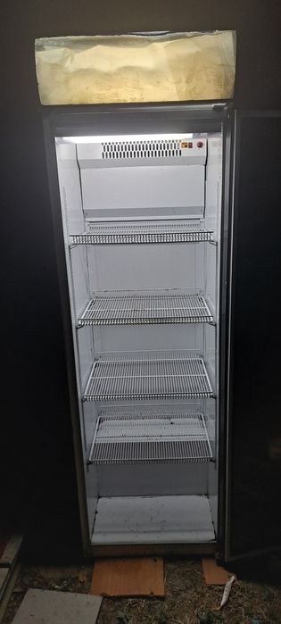 Ветрина холодильник