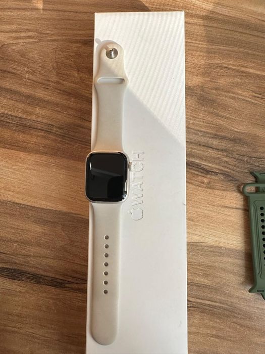 Продам часы Apple Watch 8 серии!